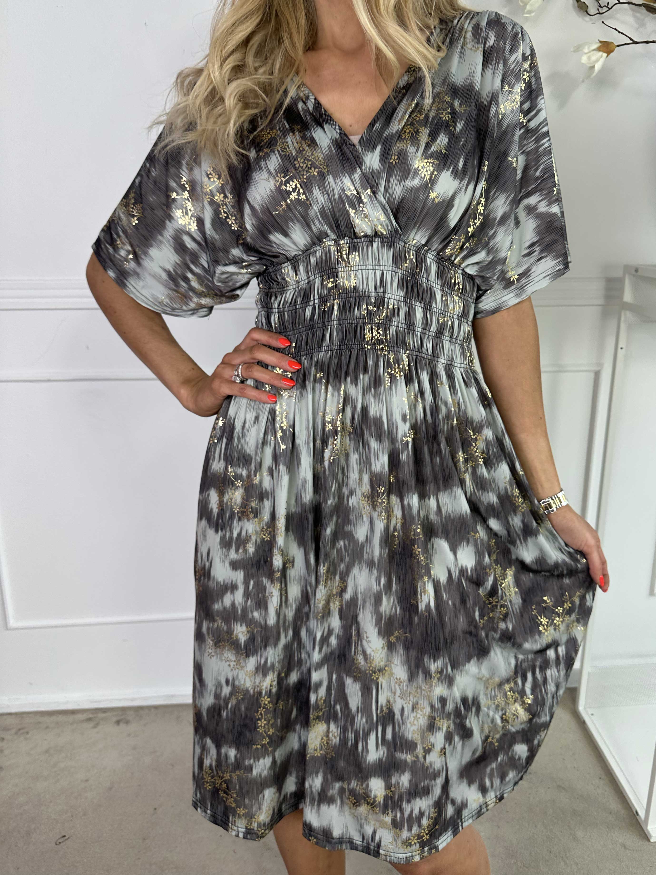 Pams Art Short - Mønstret elastisk kjole med guld blomster